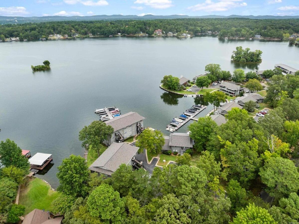 Serene Lakefront Retreat *