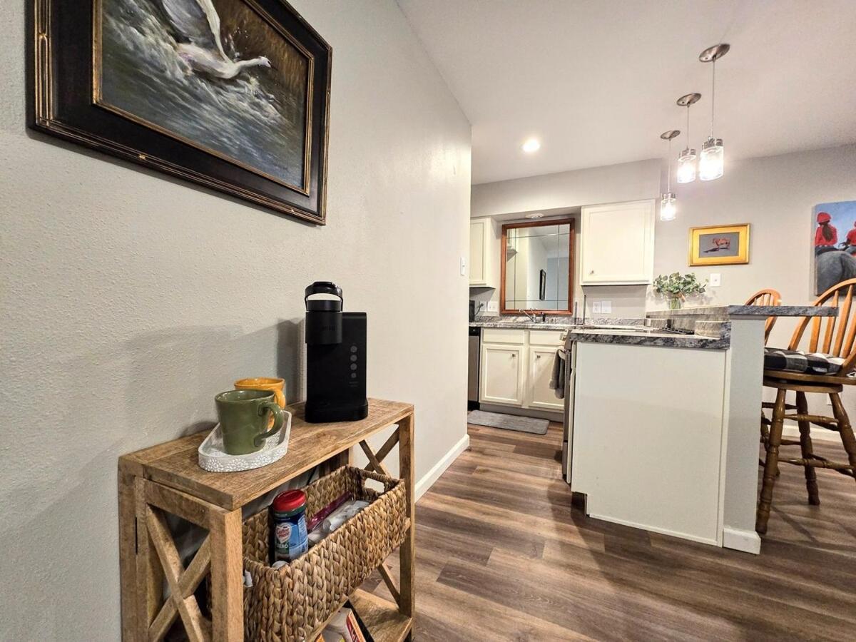 Serene Lakefront Retreat * Red Oak