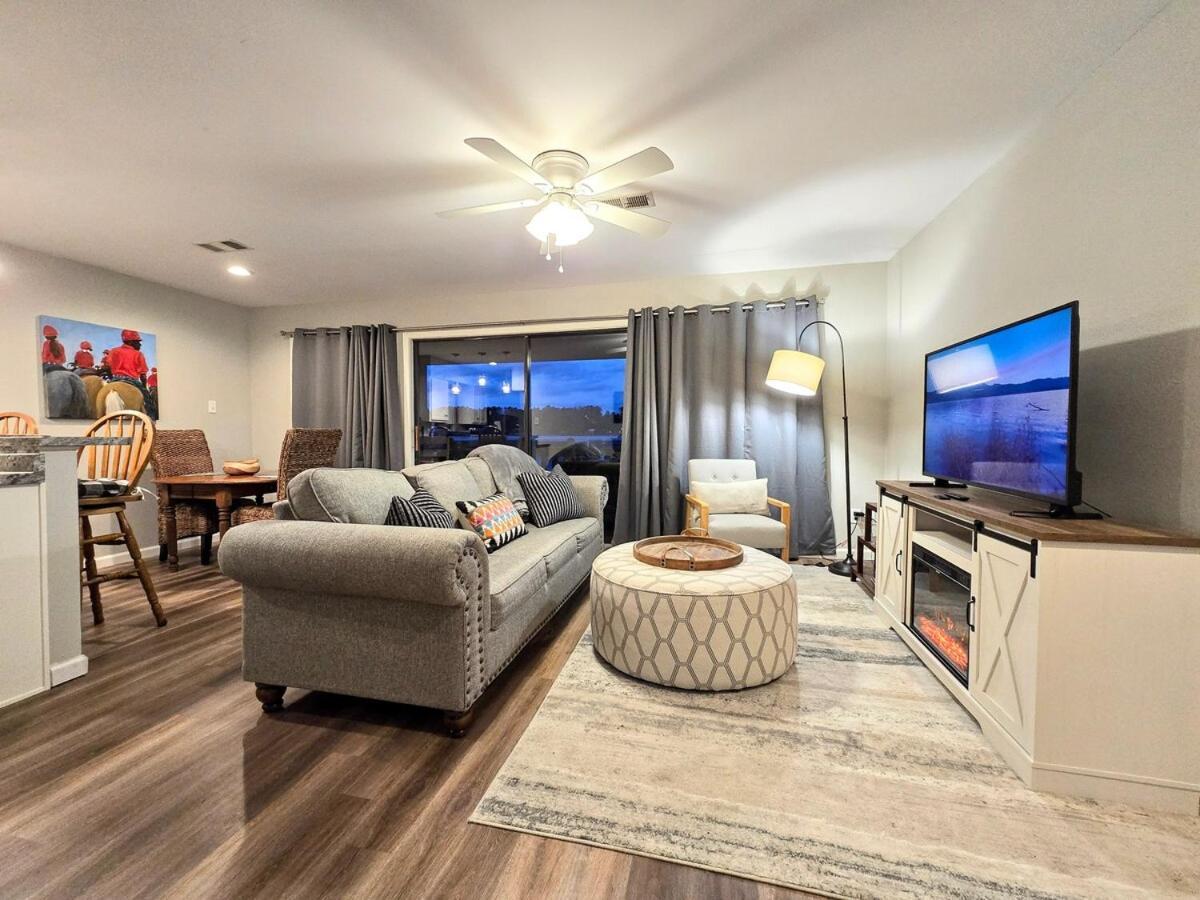 Serene Lakefront Retreat Apartamento Red Oak